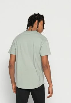 Abercrombie & Fitch CURVED SOLID UNISEX - Basic T-shirt - Green -Abercrombie & Fitch Shop 030a6c52074f449597609a80a30d7ee9