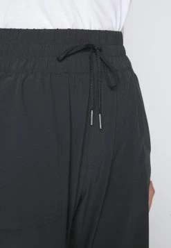 Abercrombie & Fitch TRAVELER PARACHUTE PANT - Trousers - Black -Abercrombie & Fitch Shop 087b46bde2b34068a9adec60eb8f4174