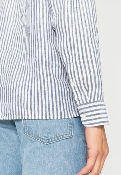 Abercrombie & Fitch SUMMER - Shirt - White -Abercrombie & Fitch Shop 090f4cfc5273458ea511618de6839e0b