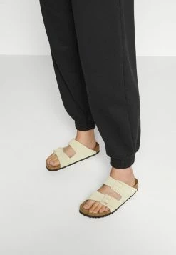 Abercrombie & Fitch PARACHUTE PANT - Tracksuit Bottoms - Black Beauty -Abercrombie & Fitch Shop 0f63e7754fae442f934650b1cb16ddc8