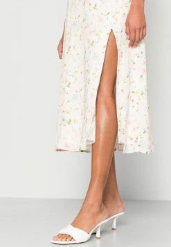 Abercrombie & Fitch TWIST FRONT - Day Dress - White Floral 9 Abercrombie & Fitch TWIST FRONT - Day Dress - White Floral -Abercrombie & Fitch Shop 0fc291e1fc964437a26da11367e1541d