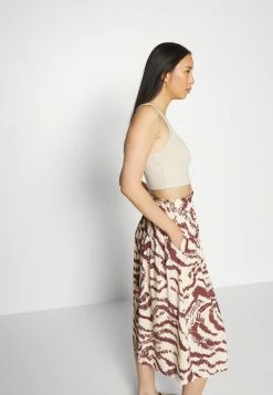 Abercrombie & Fitch BARE NECK CROP TANK - Top - Tan -Abercrombie & Fitch Shop 1337a3f7aa6241a89a82520ba9f944f0