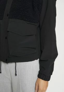 Abercrombie & Fitch WINTER TRAVELER - Summer Jacket - Black 13 Abercrombie & Fitch WINTER TRAVELER - Summer Jacket - Black -Abercrombie & Fitch Shop 151552ca6e6147c2bfe1189edd37f660