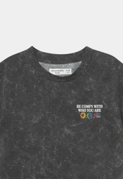 Abercrombie & Fitch PRIDE TEE - Print T-shirt - Washed Black -Abercrombie & Fitch Shop 163edcf6a91f4afb9ddda72333668b2f