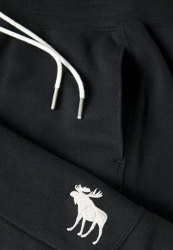 Abercrombie & Fitch EXPLODED ICON - Tracksuit Bottoms - Black -Abercrombie & Fitch Shop 17292997937545ba96da026082c306e9
