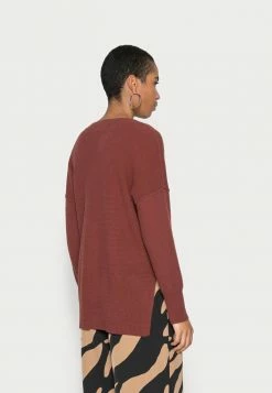 Abercrombie & Fitch FRIENDLY V NECK - Jumper - Deep Brown -Abercrombie & Fitch Shop 172e19d652874b59b7f9527d51a03f92
