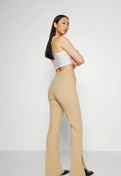 Abercrombie & Fitch BARE NECK CROP TANK - Top - Cream -Abercrombie & Fitch Shop 17995e733f494f9daec3b57cbc850db5