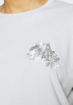 Abercrombie & Fitch BOYFRIEND LOGO TEE - Print T-shirt - Light Blue 9 Abercrombie & Fitch BOYFRIEND LOGO TEE - Print T-shirt - Light Blue -Abercrombie & Fitch Shop 17e9758ac92a489cb6e8a1dffb93ae93