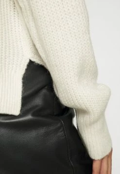 Abercrombie & Fitch CABLE WEDGE MOCK - Jumper - Cream 11 Abercrombie & Fitch CABLE WEDGE MOCK - Jumper - Cream -Abercrombie & Fitch Shop 1993896f87474775a618222cc18af901
