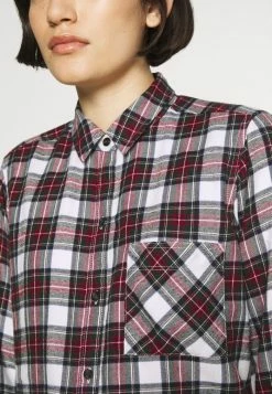 Abercrombie & Fitch HOLIDAY - Button-down Blouse - Cream Hero 12 Abercrombie & Fitch HOLIDAY - Button-down Blouse - Cream Hero -Abercrombie & Fitch Shop 1e3be3b59c994340a38f7ded1b391a5e