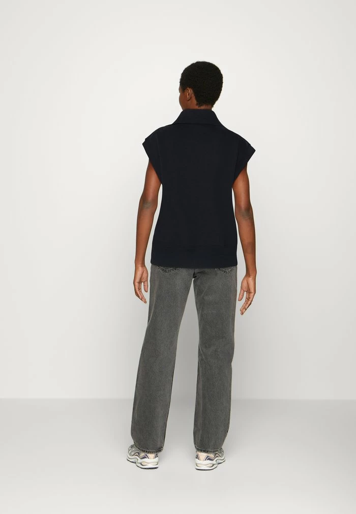 Abercrombie & Fitch CORE HALF ZIP VEST - Print T-shirt - Black 1 Abercrombie & Fitch CORE HALF ZIP VEST - Print T-shirt - Black