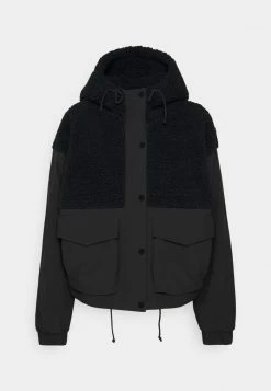 Abercrombie & Fitch WINTER TRAVELER - Summer Jacket - Black 12 Abercrombie & Fitch WINTER TRAVELER - Summer Jacket - Black -Abercrombie & Fitch Shop 23ccaf63923c4602bd61f953acbcc8f8