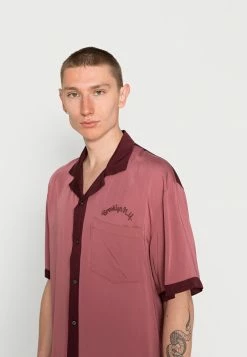 Abercrombie & Fitch BOWLING SHIRT - Shirt - Burgundy 9 Abercrombie & Fitch BOWLING SHIRT - Shirt - Burgundy -Abercrombie & Fitch Shop 246b085339444aa7941682fec5346edd