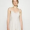 Abercrombie & Fitch MICRORUFFLE BARE ROMPER - Jumpsuit - Off-white