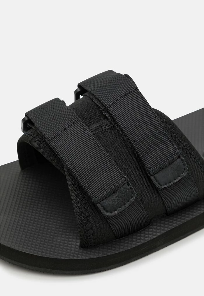 Abercrombie & Fitch GORP SLIDE - Mules - Black 6 Abercrombie & Fitch GORP SLIDE - Mules - Black - Image 6