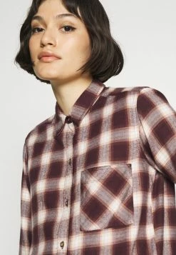 Abercrombie & Fitch HOLIDAY - Button-down Blouse - Red -Abercrombie & Fitch Shop 28d26cc566b647ef905f5ffc5b1d9d3c