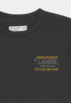 Abercrombie & Fitch SMALL MERCH - Print T-shirt - Black 5 Abercrombie & Fitch SMALL MERCH - Print T-shirt - Black -Abercrombie & Fitch Shop 29f6a70d26ce48bd8640473207535acf