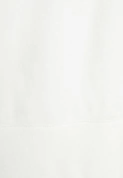 Abercrombie & Fitch CREW - Fleece Jumper - Snow White -Abercrombie & Fitch Shop 2b64fe7977064c70b8d412ae4834be0f