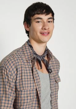 Abercrombie & Fitch LIGHTWEIGHT UNISEX - Button-down Blouse - Burgundy Check -Abercrombie & Fitch Shop 2cb78db34a4547ba806dd2efd15df2a1