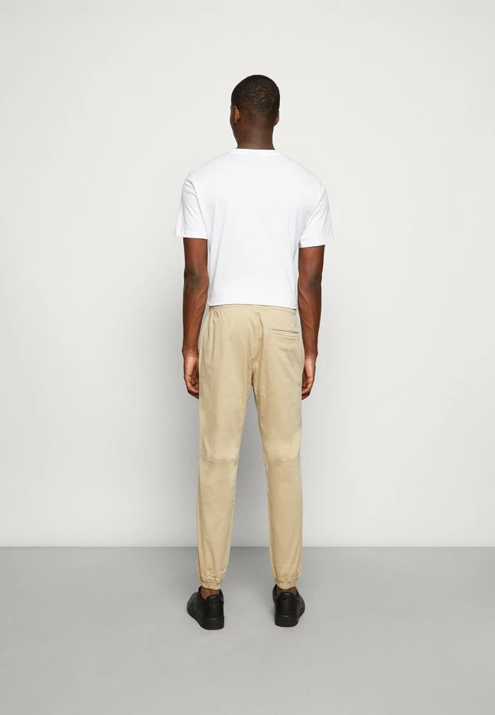 Abercrombie & Fitch EVERYDAY JOGGER - Trousers - Khaki 3 Abercrombie & Fitch EVERYDAY JOGGER - Trousers - Khaki - Image 3