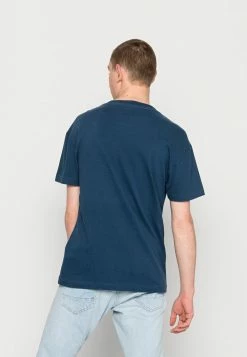 Abercrombie & Fitch RELAXED CROSS CHEST LOGO - Print T-shirt - Navy -Abercrombie & Fitch Shop 32b25333efb04b12bb9a78ac4da30cef