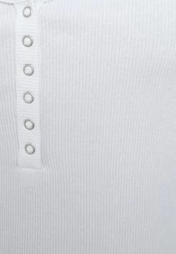 Abercrombie & Fitch ICON HENLEY - Basic T-shirt - White 5 Abercrombie & Fitch ICON HENLEY - Basic T-shirt - White -Abercrombie & Fitch Shop 32cb4220e08d4af9af099e92beaeee4d