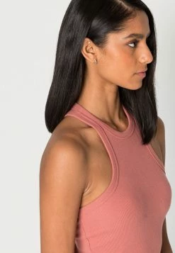 Abercrombie & Fitch BARE SCUBA TANK - Top - Red 9 Abercrombie & Fitch BARE SCUBA TANK - Top - Red -Abercrombie & Fitch Shop 33d76f9a852142bbb8ac4092079ddfc5