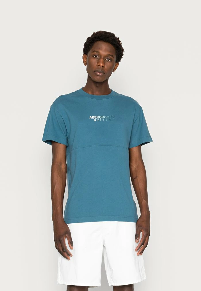 Abercrombie & Fitch TREND CROSSCHEST LOGO - Print T-shirt - Mallard Blue 1 Abercrombie & Fitch TREND CROSSCHEST LOGO - Print T-shirt - Mallard Blue