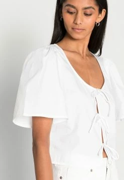 Abercrombie & Fitch EASY TIE FRONT POPLINFASHION - Print T-shirt - White 9 Abercrombie & Fitch EASY TIE FRONT POPLINFASHION - Print T-shirt - White -Abercrombie & Fitch Shop 35c7c48ba9b9431e90adb0fed777f6e8