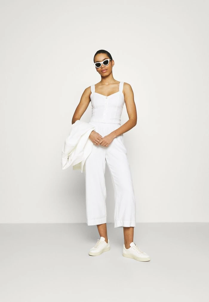 Abercrombie & Fitch PLEATED WIDE STRAP BUTTON THRU - Top - White 2 Abercrombie & Fitch PLEATED WIDE STRAP BUTTON THRU - Top - White - Image 2