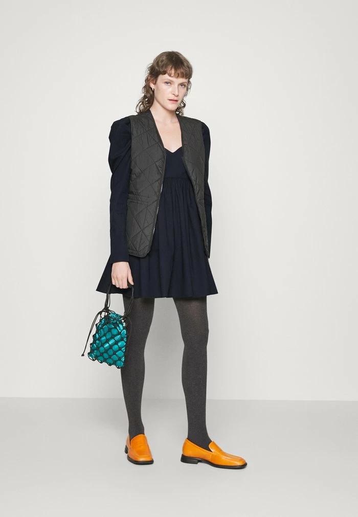 Abercrombie & Fitch BABYDOLL MINI - Jumper Dress - Black Beauty 2 Abercrombie & Fitch BABYDOLL MINI - Jumper Dress - Black Beauty - Image 2