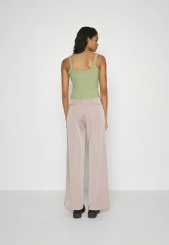 Abercrombie & Fitch RIB BIND TANK - Top - Olive 8 Abercrombie & Fitch RIB BIND TANK - Top - Olive -Abercrombie & Fitch Shop 3e2532e93fc84aaa9b94952ec97c7b82