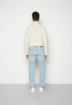 Abercrombie & Fitch VINT STRAIGHT - Straight Leg Jeans - Light-blue Denim 8 Abercrombie & Fitch VINT STRAIGHT - Straight Leg Jeans - Light-blue Denim -Abercrombie & Fitch Shop 3e4980eee76e48daa06f558c4c6b752c