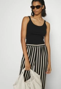 Abercrombie & Fitch RIB BIND TANK - Top - Black -Abercrombie & Fitch Shop 3ec0dd6615c047eba0a50c789592a5aa