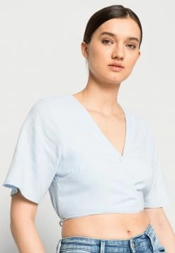 Abercrombie & Fitch WRAP STRAPPY - Blouse - Blue Heather -Abercrombie & Fitch Shop 3f723b2d6714473a92d378a29093f461
