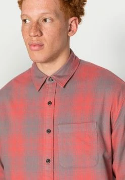 Abercrombie & Fitch RELAXED CORE - Shirt - Red -Abercrombie & Fitch Shop 42a927700f8f40958126d3c28f5cf74f