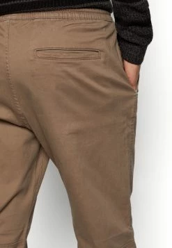 Abercrombie & Fitch EVERYDAY JOGGER - Trousers - Morel -Abercrombie & Fitch Shop 45f122e6777b43f2a463b87c0204f181