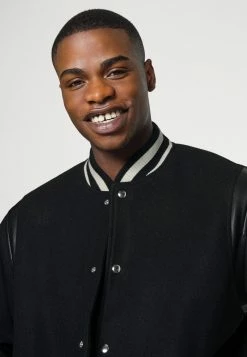 Abercrombie & Fitch VARSITY BOMBER - Bomber Jacket - Black -Abercrombie & Fitch Shop 47c0d2b44a84416398240b76fb9954f6