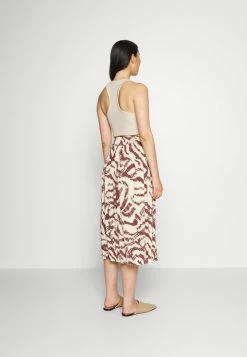 Abercrombie & Fitch BARE NECK CROP TANK - Top - Tan -Abercrombie & Fitch Shop 4b26e0ccf67c491fa4a338912b7194f3