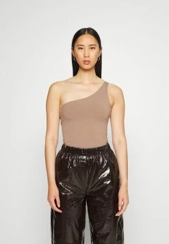 Abercrombie & Fitch BARE ONE SHOULDER - Print T-shirt - Brown