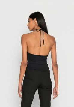 Abercrombie & Fitch BARE STRAPPY KEYHOLE HALTER - Top - Black -Abercrombie & Fitch Shop 4d7f5b3d85e84fd7ad6545fd3bd6f900