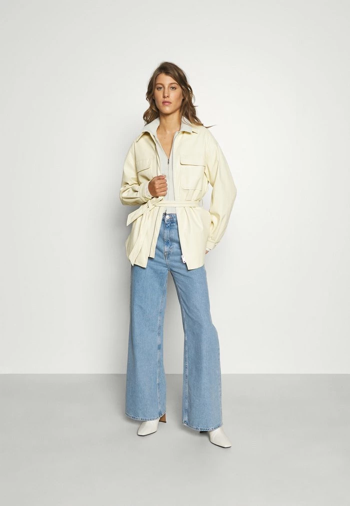 Abercrombie & Fitch CHASE ZIP SHORT CARDI - Cardigan - Cream 2 Abercrombie & Fitch CHASE ZIP SHORT CARDI - Cardigan - Cream - Image 2