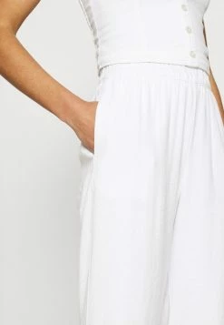 Abercrombie & Fitch EVERYDAY PULL ON - Trousers - White -Abercrombie & Fitch Shop 4fc45fdba4cd4c34b44633eb5901af43