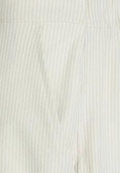 Abercrombie & Fitch RESORT - Swimming Shorts - Off White -Abercrombie & Fitch Shop 521ff66d4a864f8b91062fa82fc3e539