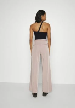 Abercrombie & Fitch BARE SEAMLESS ONE SHOULDER CUTOUT - Body - Black -Abercrombie & Fitch Shop 61f4161f845645da98b4b8ad90ff9a32