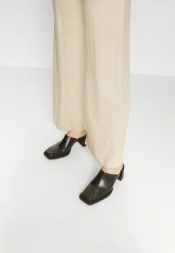 Abercrombie & Fitch PULL ON WIDE LEG - Trousers - Cement -Abercrombie & Fitch Shop 66beaae26a9845f99b780fb73ac25b09