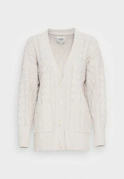 Abercrombie & Fitch CABLE GRANDPA - Cardigan - Cream Cable -Abercrombie & Fitch Shop 6a9ee3f8d8e94ceeb456bc0474cd5cef