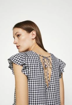 Abercrombie & Fitch VOLUME SMOCKED BABYDOLL - Print T-shirt - White -Abercrombie & Fitch Shop 6b104919b6864238be28e953a2d71f1c