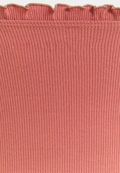 Abercrombie & Fitch BARE RUFFLE CAMI - Top - Red 5 Abercrombie & Fitch BARE RUFFLE CAMI - Top - Red -Abercrombie & Fitch Shop 6c4b039d2db54e5ba8361f32accda2c4