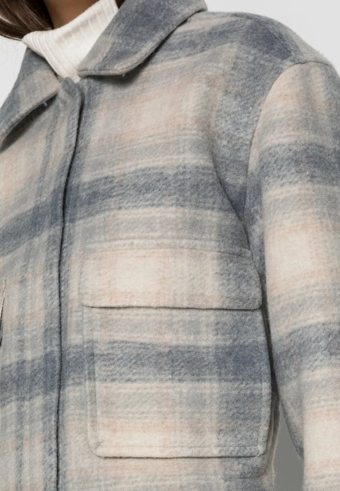 Abercrombie & Fitch SHACKET SHORT - Light Jacket - Cream/blue 5 Abercrombie & Fitch SHACKET SHORT - Light Jacket - Cream/blue - Image 5